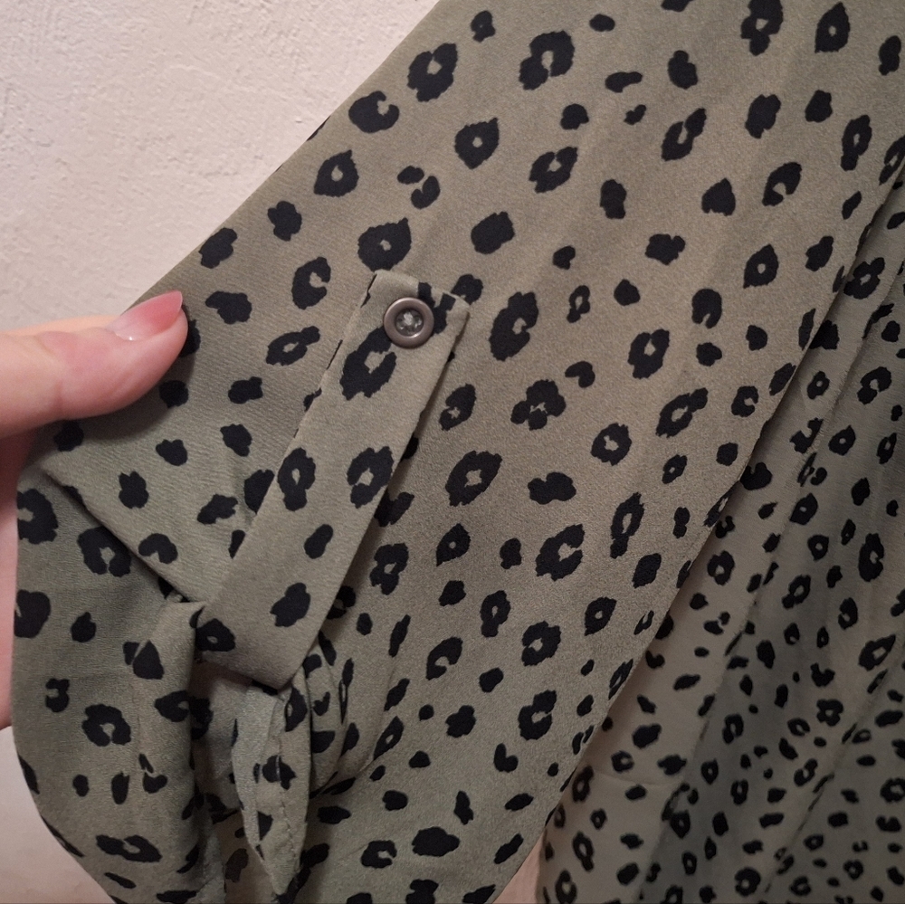 Olive Green Leopard Print Women's Top 3x - Picture 3 of 7